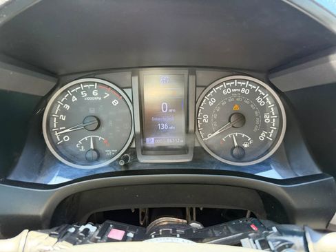 Used 2017 Toyota Tacoma TRD Sport w/ Tow Package (A/T) AWD/4WD image 17