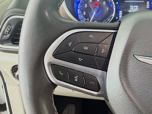 Used 2022 Chrysler Voyager LX FWD image 14