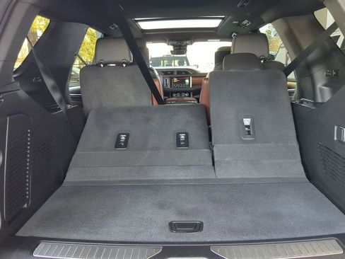 Used 2023 GMC Yukon Denali Ultimate image 11