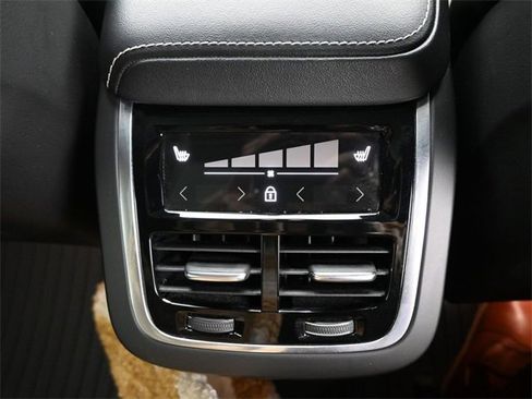 Used 2023 Volvo XC60 B5 Ultimate w/ Climate Package image 35