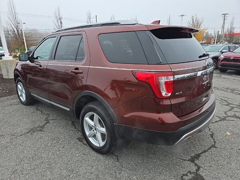 Used 2016 Ford Explorer XLT w/ Equipment Group 201A image 6