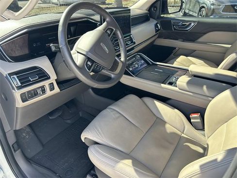 Used 2024 Lincoln Navigator Reserve image 16
