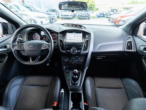 Used 2018 Ford Focus ST w/ Equipment Group 402A FWD image 2