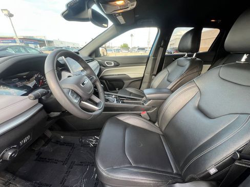 Used 2025 Jeep Compass Limited image 27