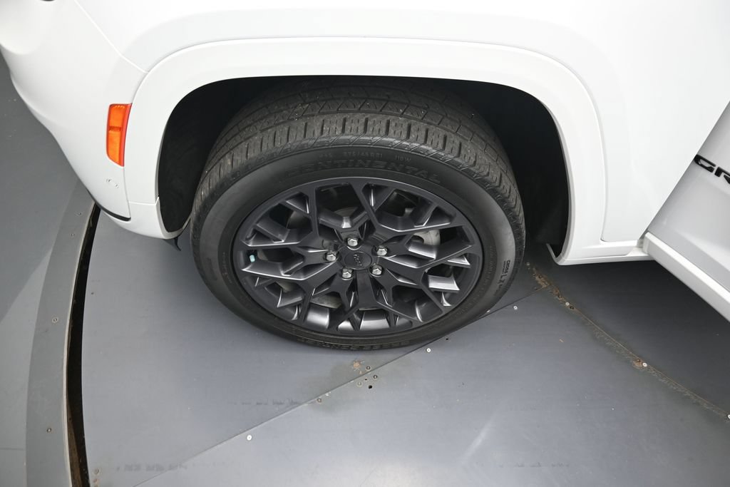 Used 2024 Jeep Grand Cherokee L Summit AWD/4WD image 44