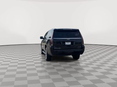 Used 2018 Cadillac Escalade ESV 4WD image 7