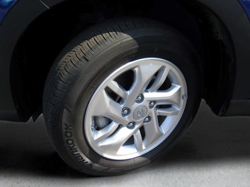 Used 2025 Hyundai Venue SE FWD image 25