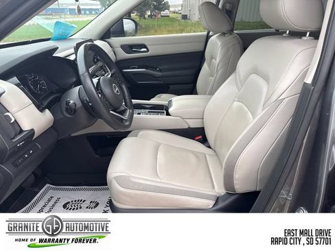 Used 2023 Nissan Pathfinder SL FWD image 10