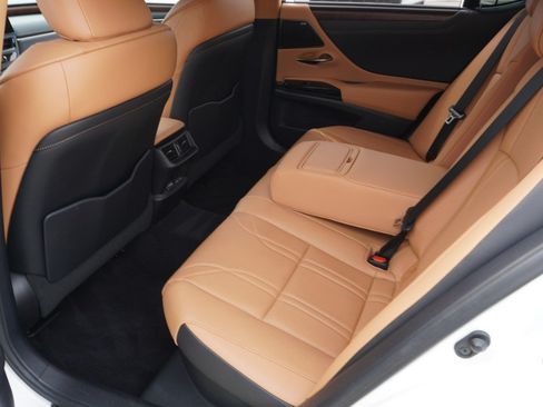 Used 2022 Lexus ES 300h Ultra Luxury w/ Accessory Package 2 FWD image 33