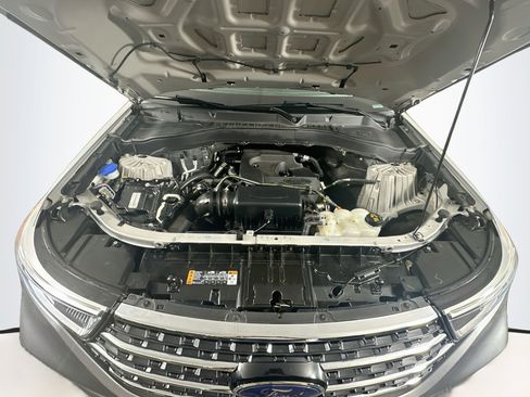 Used 2020 Ford Explorer XLT w/ Equipment Group 202A RWD image 34