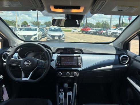 Used 2025 Nissan Versa SV FWD image 31