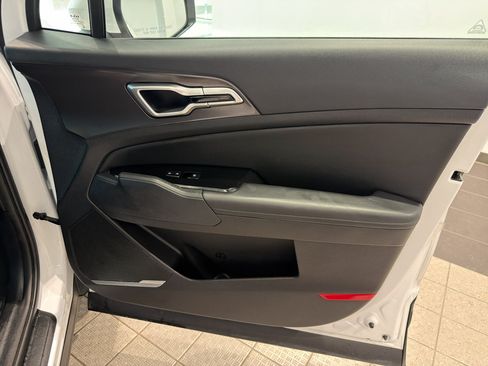 Used 2025 Kia Sportage EX w/ Premium Package FWD image 27