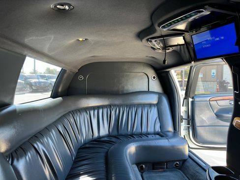Used 2009 Cadillac DTS Limousine FWD image 32