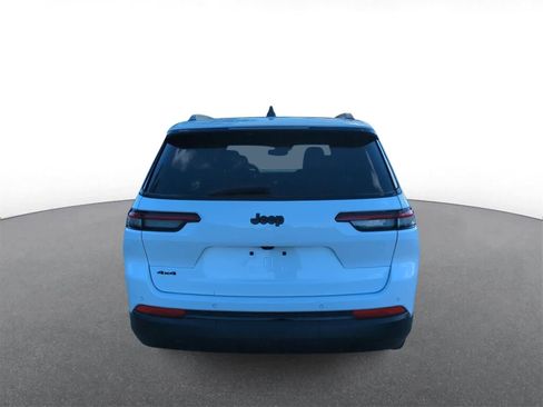 Used 2023 Jeep Grand Cherokee L Altitude image 7
