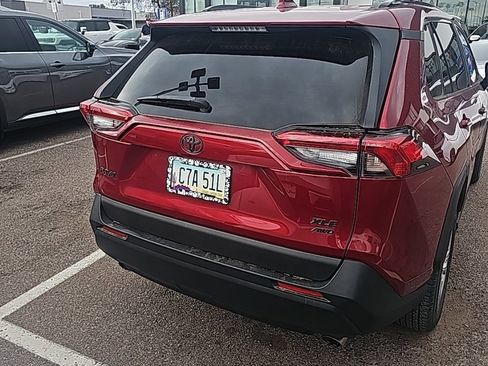 Used 2019 Toyota RAV4 XLE w/ Convenience Package image 9