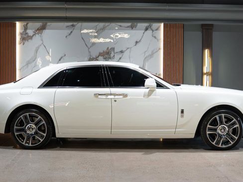Used 2017 Rolls-Royce Ghost image 13