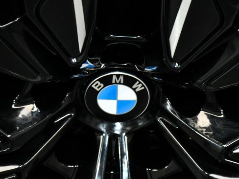 Used 2025 BMW 760i xDrive image 92