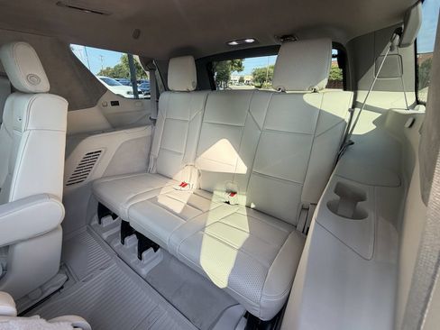 Used 2023 Cadillac Escalade Premium Luxury Platinum RWD image 31