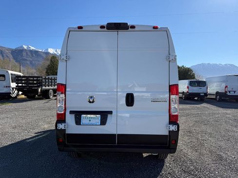 Used 2025 RAM ProMaster 2500 w/ Convenience Group image 4