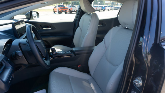 Used 2025 Toyota Prius XLE FWD image 16