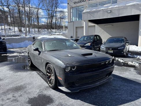 Used 2016 Dodge Challenger SRT Hellcat image 2