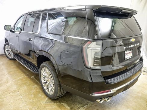 New 2026 Chevrolet Suburban Premier image 7