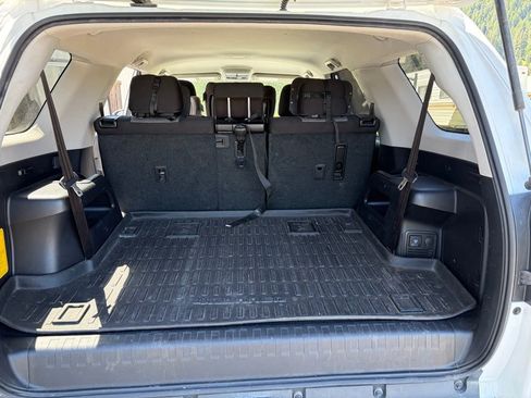 Used 2019 Toyota 4Runner SR5 AWD/4WD image 15