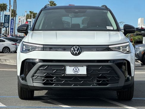 New 2026 Volkswagen Taos SE image 3