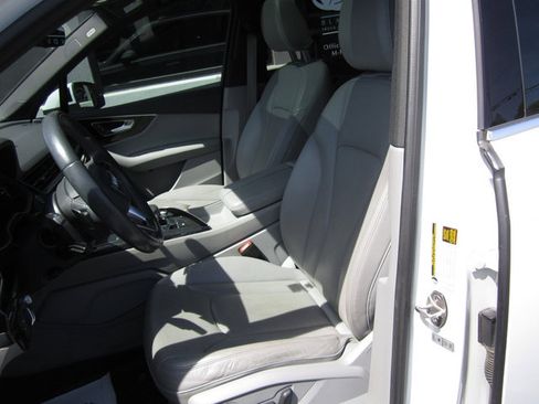 Used 2017 Audi Q7 3.0T Prestige AWD/4WD image 8