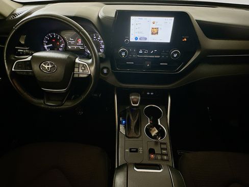 Used 2023 Toyota Highlander LE FWD image 27