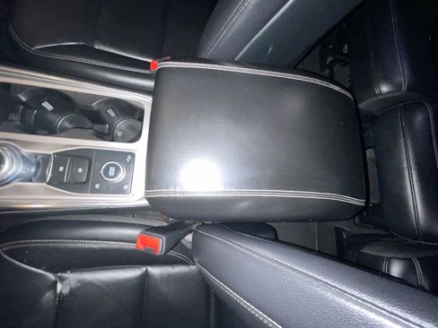 Used 2020 Ford Explorer XLT w/ Equipment Group 202A image 21