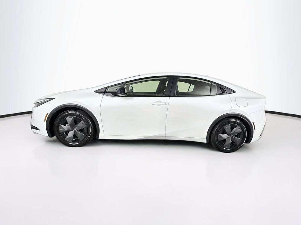 Used 2025 Toyota Prius LE FWD image 6