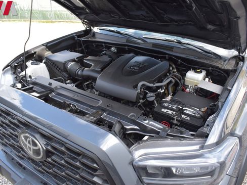 Used 2020 Toyota Tacoma TRD Off-Road w/ TRD Premium Off Road Package AWD/4WD image 34