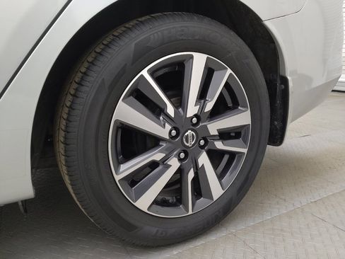 Used 2021 Nissan Versa SV w/ Trunk Package image 31