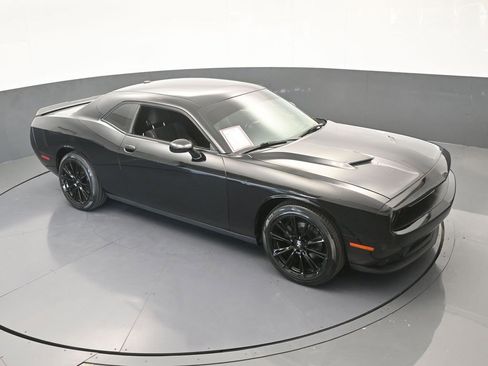 Used 2019 Dodge Challenger SXT image 51