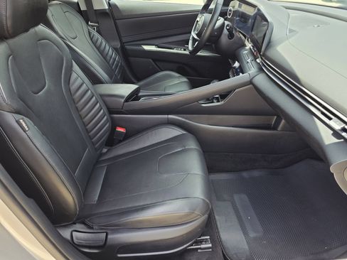 Used 2023 Hyundai Elantra Limited FWD image 14