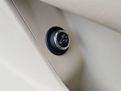 Used 2019 Cadillac XT5 AWD image 18