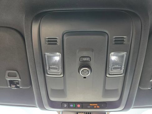 Used 2025 Chevrolet Suburban Z71 AWD/4WD image 29