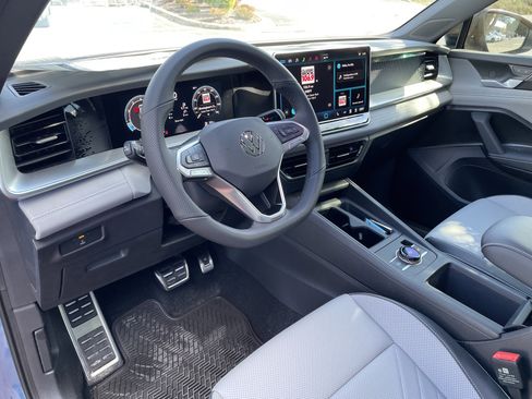New 2026 Volkswagen Tiguan SE R-Line FWD image 16