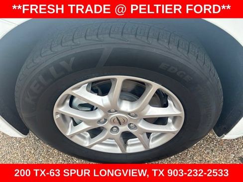 Used 2022 Chrysler Voyager LX FWD image 4