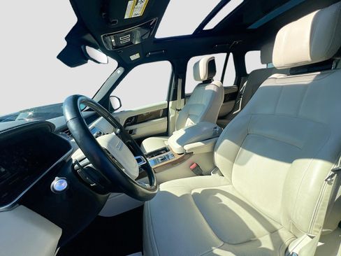 Used 2019 Land Rover Range Rover HSE image 22