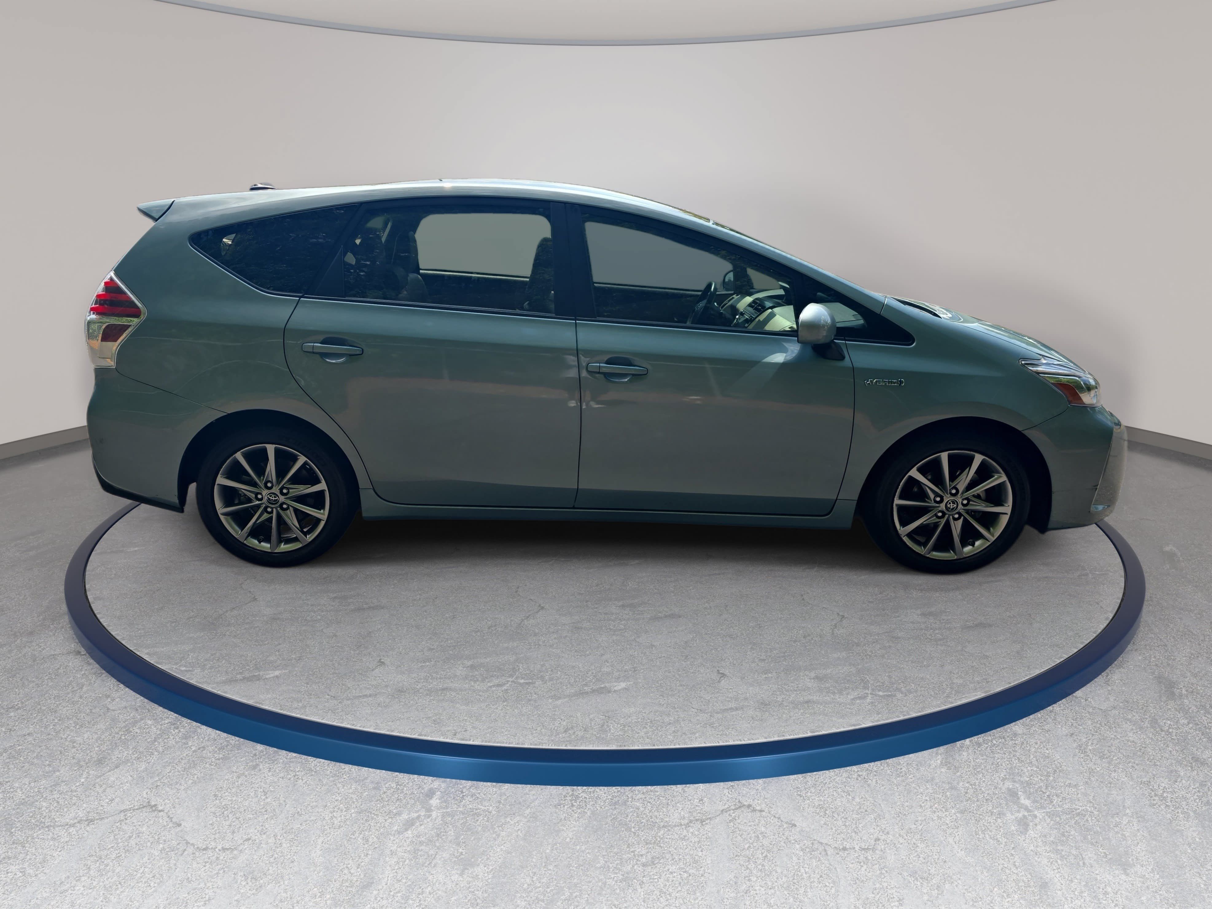 Used 2015 Toyota Prius V Five w/ Advanced Technology Package FWD image 4