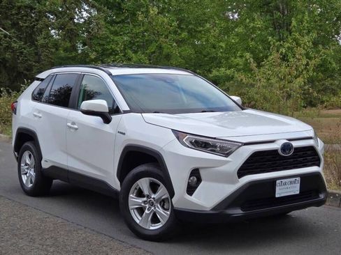 Used 2020 Toyota RAV4 XLE w/ Convenience Package AWD/4WD image 1