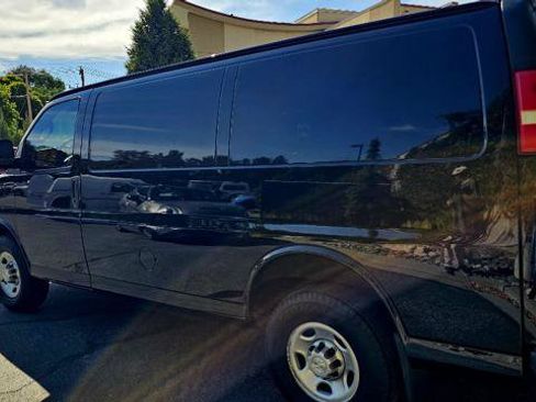 Used 2018 Chevrolet Express 2500 w/ Driver Convenience Package RWD image 7