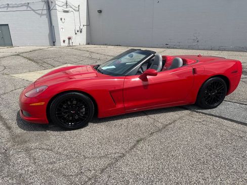 Used 2005 Chevrolet Corvette Convertible w/ Preferred Equipment Group RWD image 30
