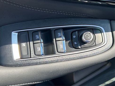 Certified 2025 Subaru Outback Limited image 36