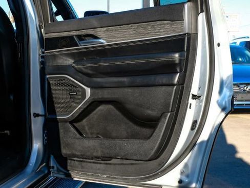 Used 2022 Jeep Wagoneer Series II w/ Rear Seat Video Group 1 image 54