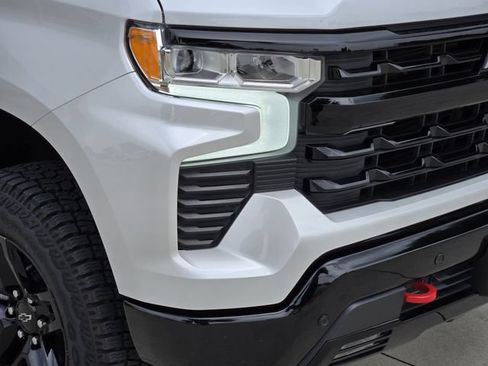 Used 2024 Chevrolet Silverado 1500 LT Trail Boss w/ Convenience Package II AWD/4WD image 10