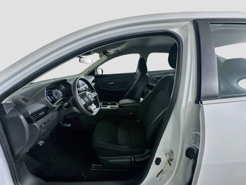 Used 2025 Nissan Sentra SV FWD image 13