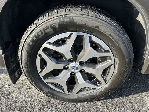 Used 2023 Subaru Forester Premium image 9